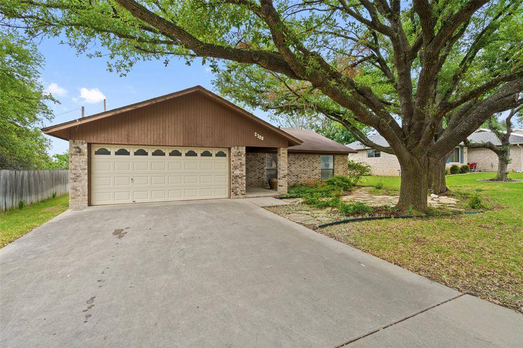 2708 Kelly DR, Taylor, TX 76574
