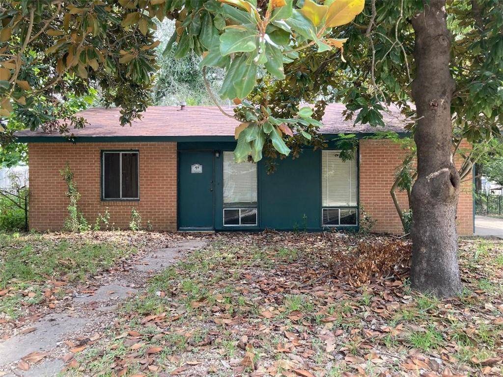 825 W Bell Ave, Rockdale, TX 76567