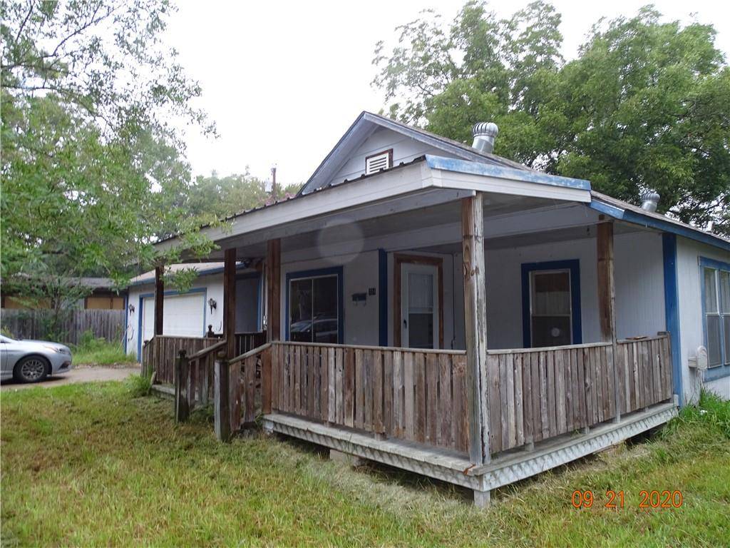 724 Scarbrough ST, Rockdale, TX 76567