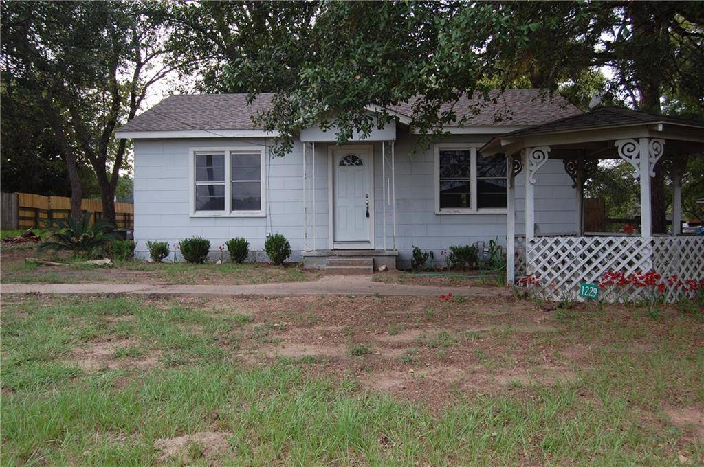 1229 N Rockdale ST, Lexington, TX 78947
