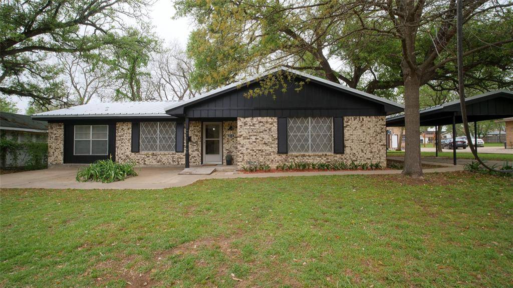 814 W BELL Ave, Rockdale, TX 76567