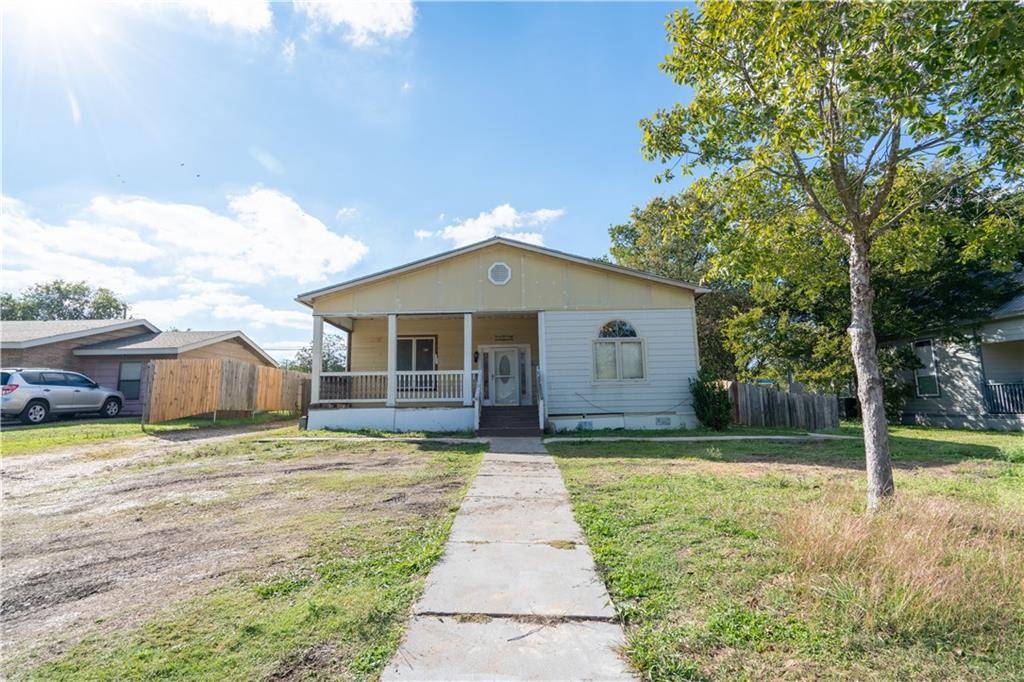 1011 PORTER ST, Taylor, TX 76574