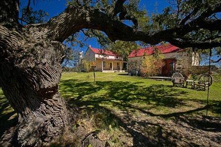 457 Bob Moritz DR NW, Fredericksburg, TX 78624