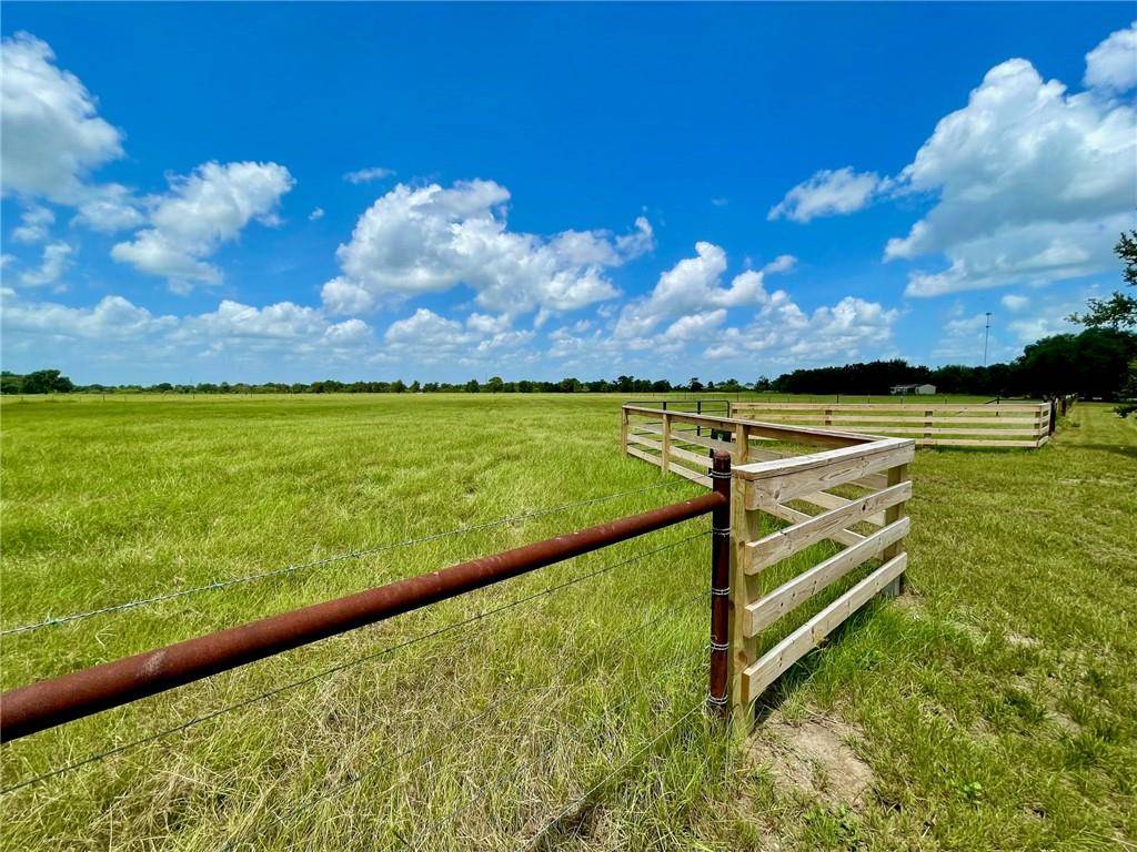 751 Oil Field RD, Bellville, TX 77418