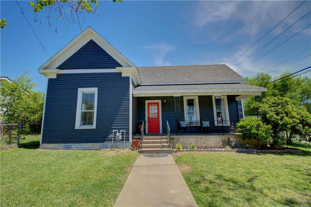 810 N Ellis ST, Giddings, TX 78942
