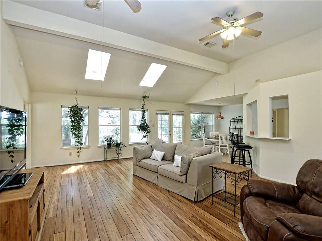 814 Cowal DR, Spicewood, TX 78669