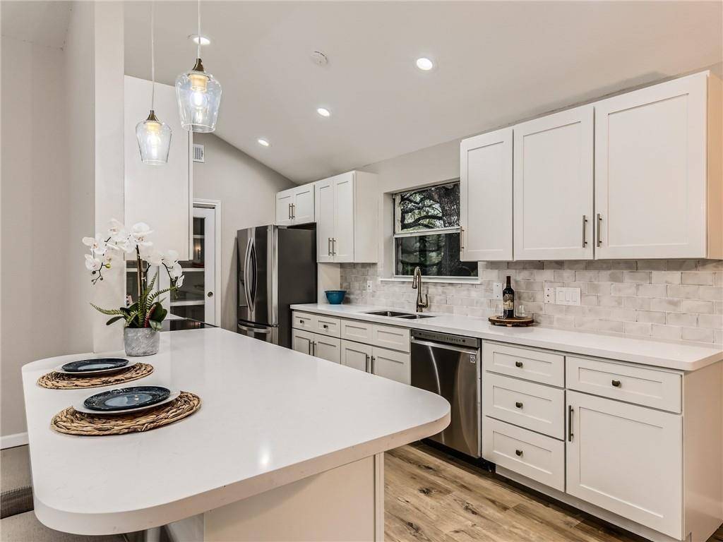 22210 Stow CIR, Spicewood, TX 78669
