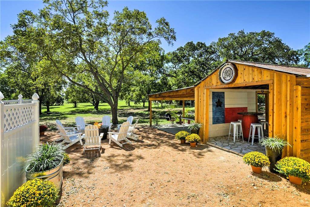 809 E Highway ST, Fredericksburg, TX 78624