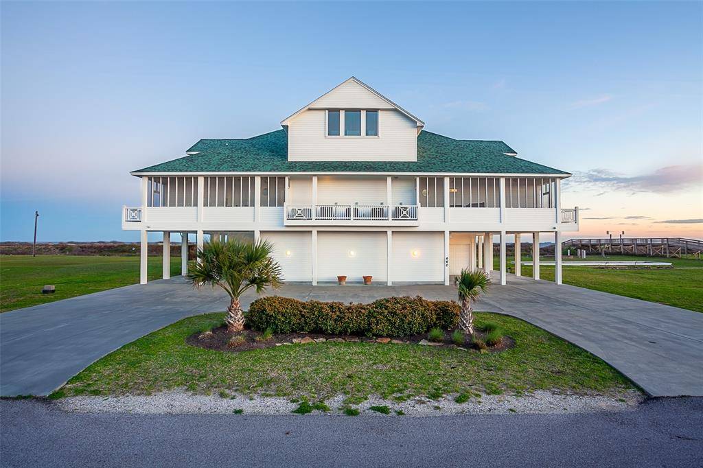 660 Villa DR, Crystal Beach, TX 77650