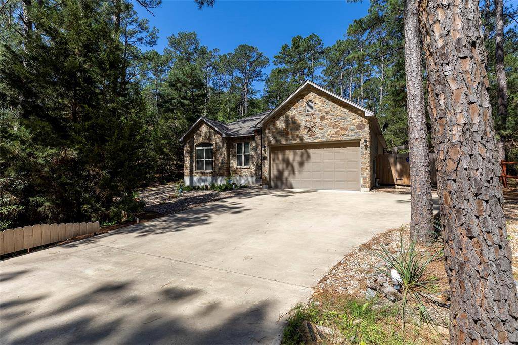 176 Papawai DR, Bastrop, TX 78602