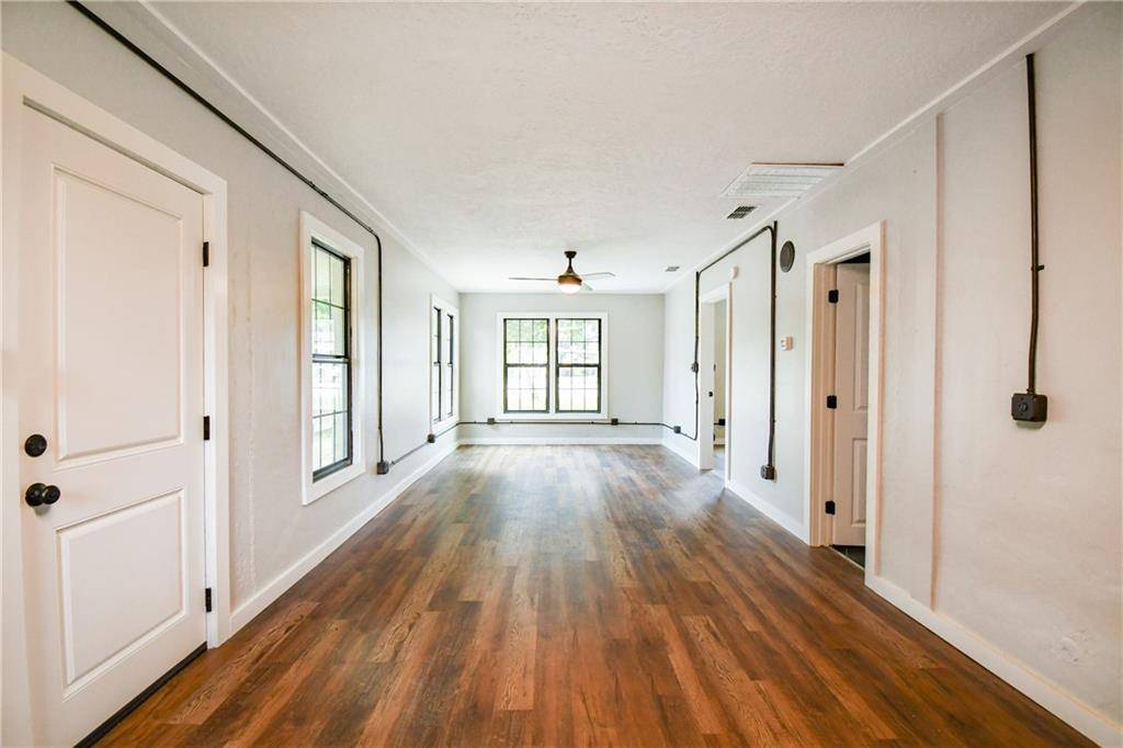 875 E Brenham ST, Giddings, TX 78942