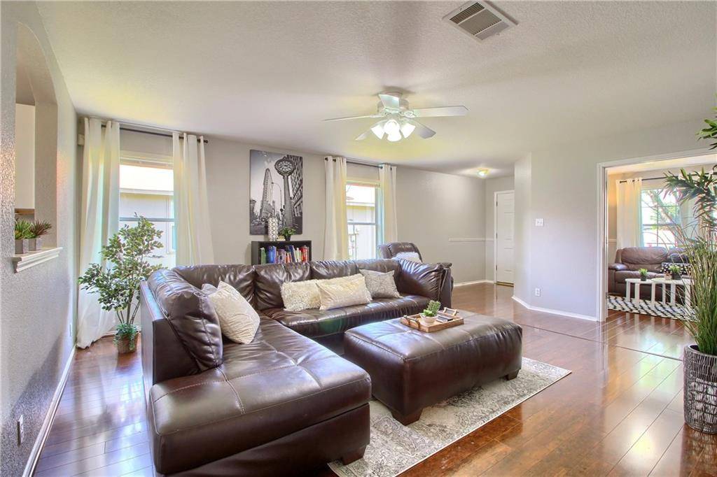 134 Paige BND, Hutto, TX 78634