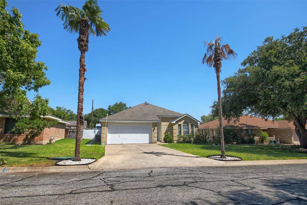 1808 Cedarlawn ST, Taylor, TX 76574