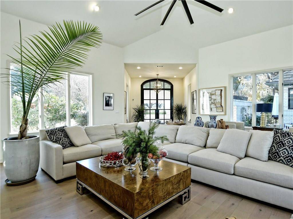 27026 Masters PKWY, Spicewood, TX 78669