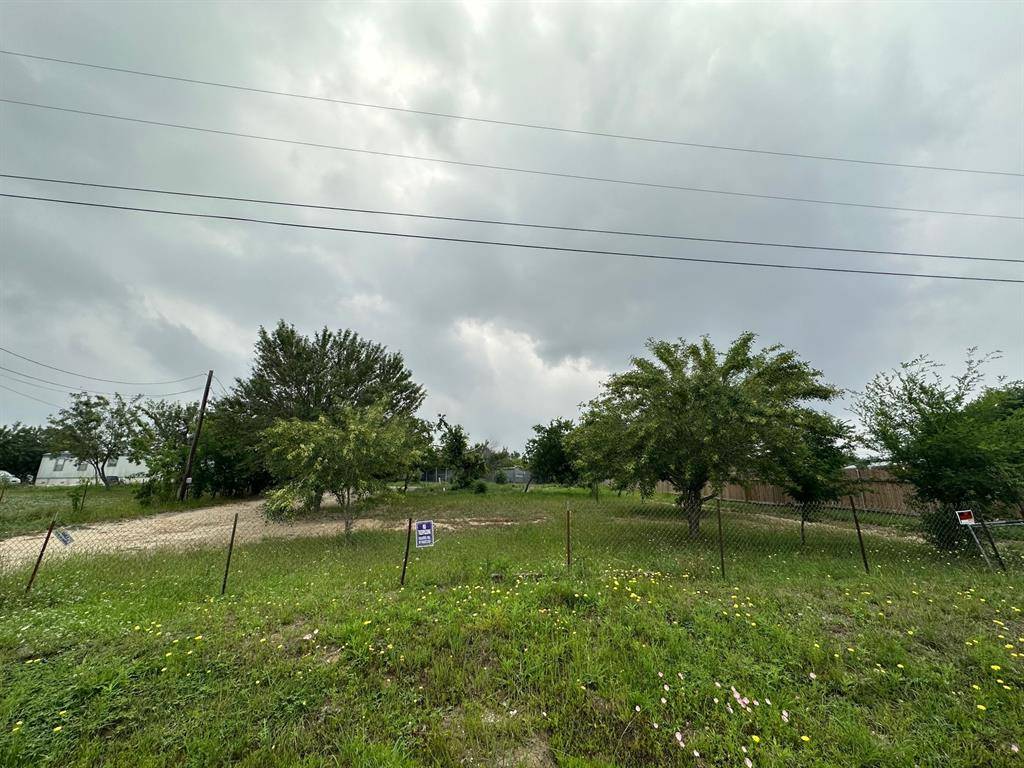 211 Lawnsdale RD, Kyle, TX 78640