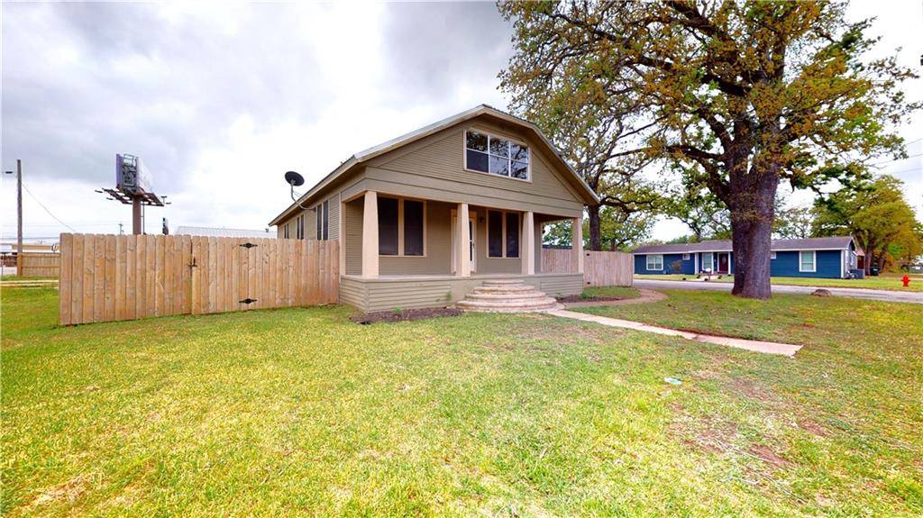 142 N Montgomery Ave, Giddings, TX 78942
