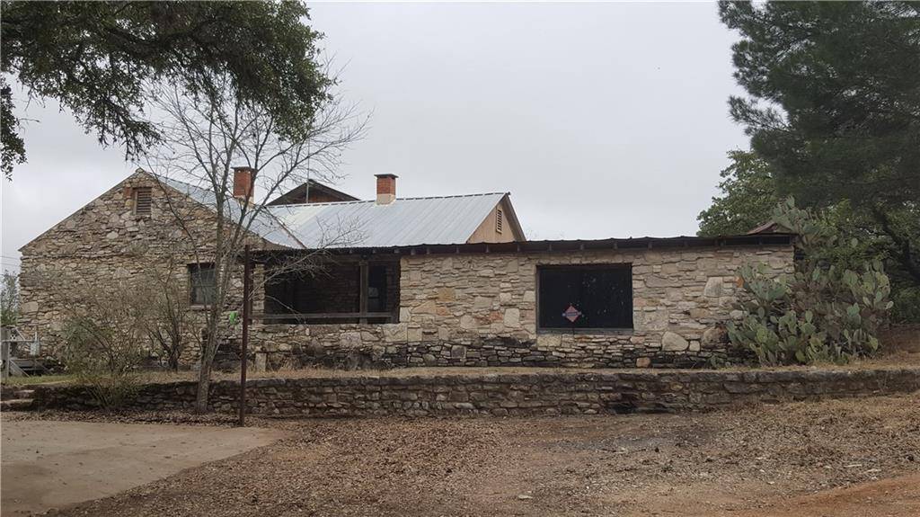 103 Griffin LN, Fredericksburg, TX 78624
