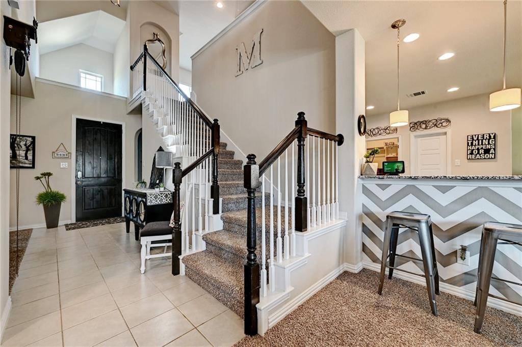 712 N Emory CV, Hutto, TX 78634