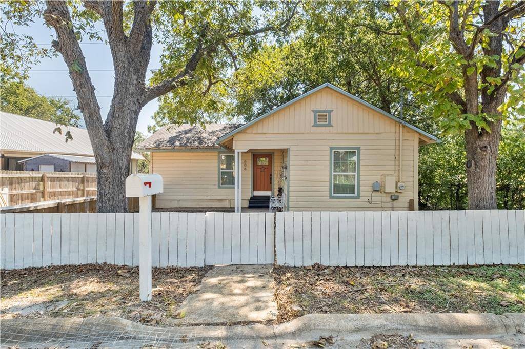 606 E Pecan ST, Taylor, TX 76574