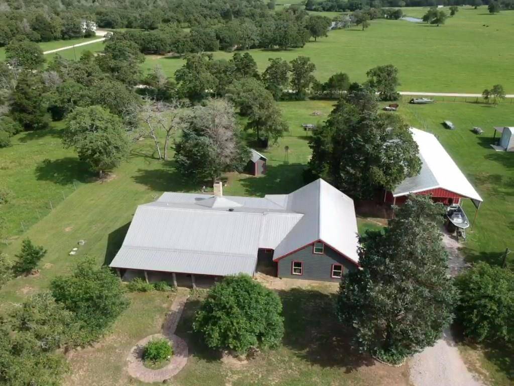 1106 Walch LN, Lexington, TX 78947