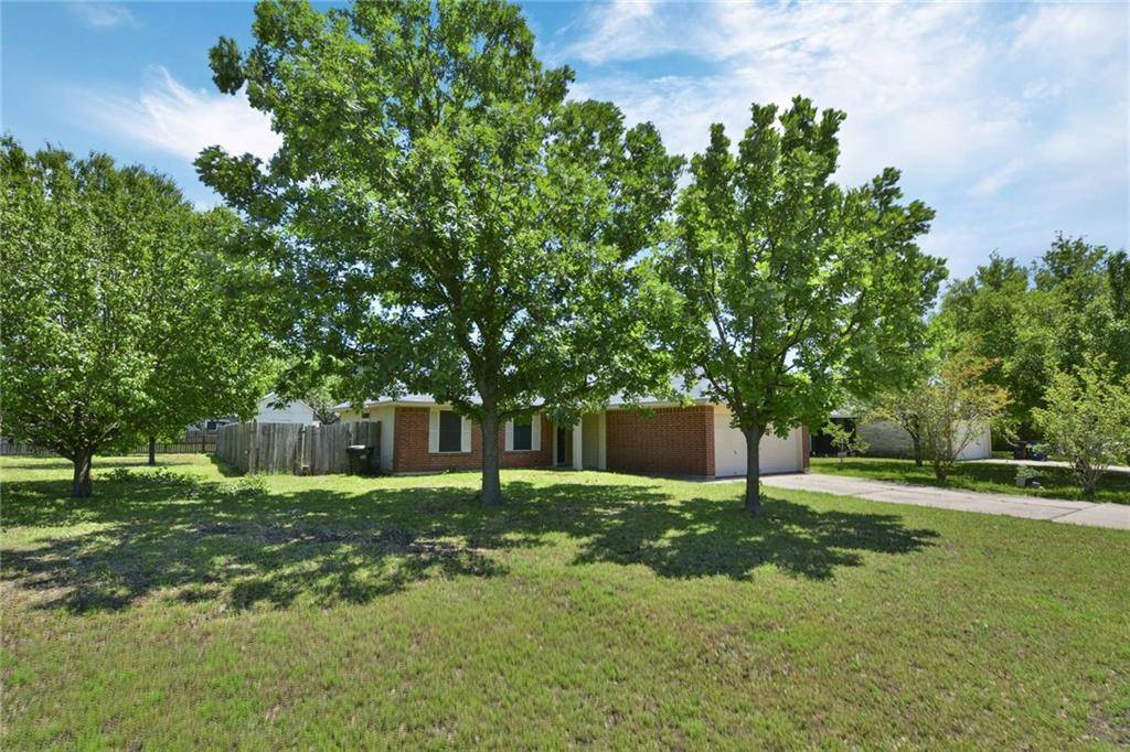 206 Quail CIR, Hutto, TX 78634