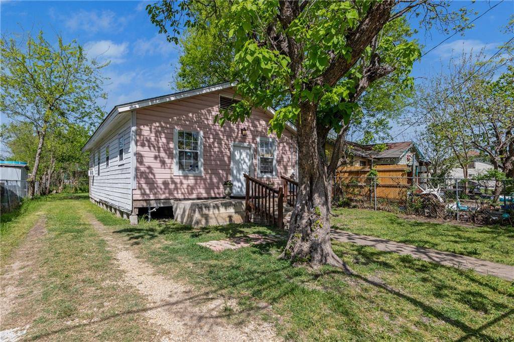 516 Symes ST, Taylor, TX 76574