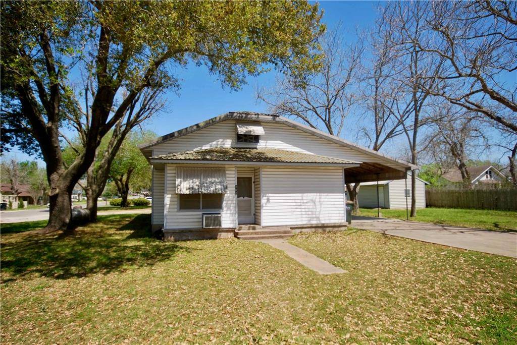 404 W McKinney ST, Moulton, TX 77975