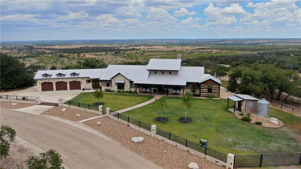 137 S Spies Ridge DR, Fredericksburg, TX 78624