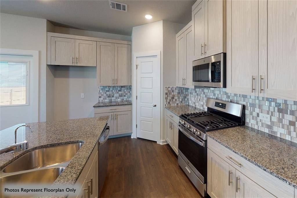 101 Hackberry Branch DR, Hutto, TX 78634