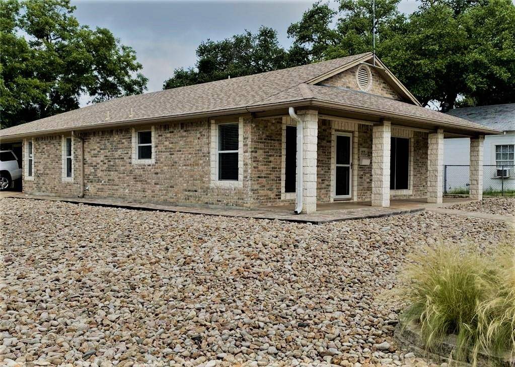 608 S Summer ST, Lampasas, TX 76550