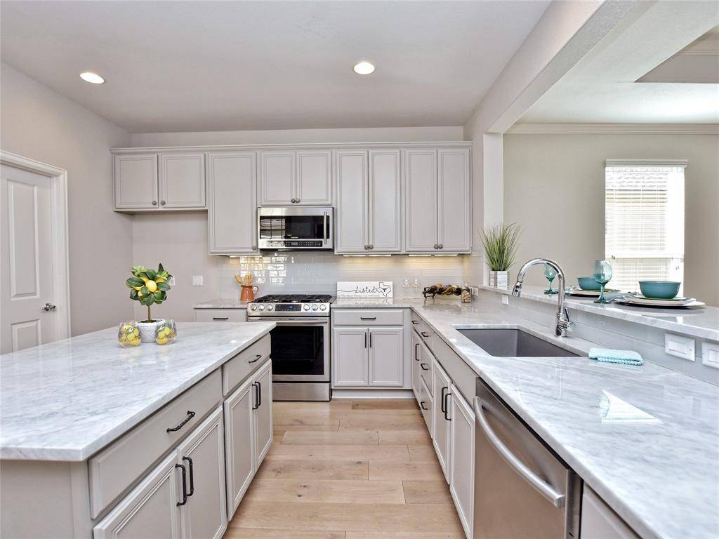 913 Apache Mountain LN, Georgetown, TX 78633