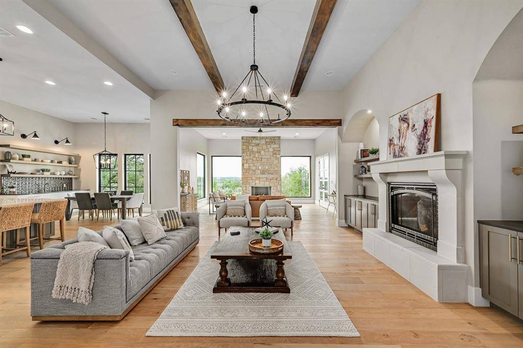 122 Oak Meadow TRL, Spicewood, TX 78669