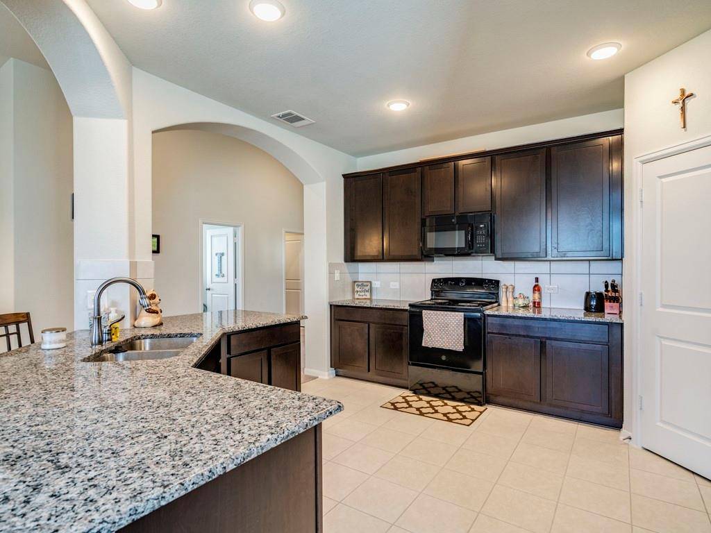 733 Carol DR, Hutto, TX 78634