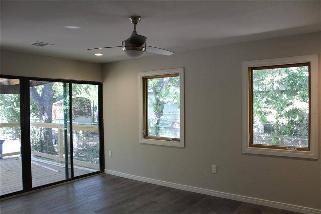 516 Simon ST, Taylor, TX 76574