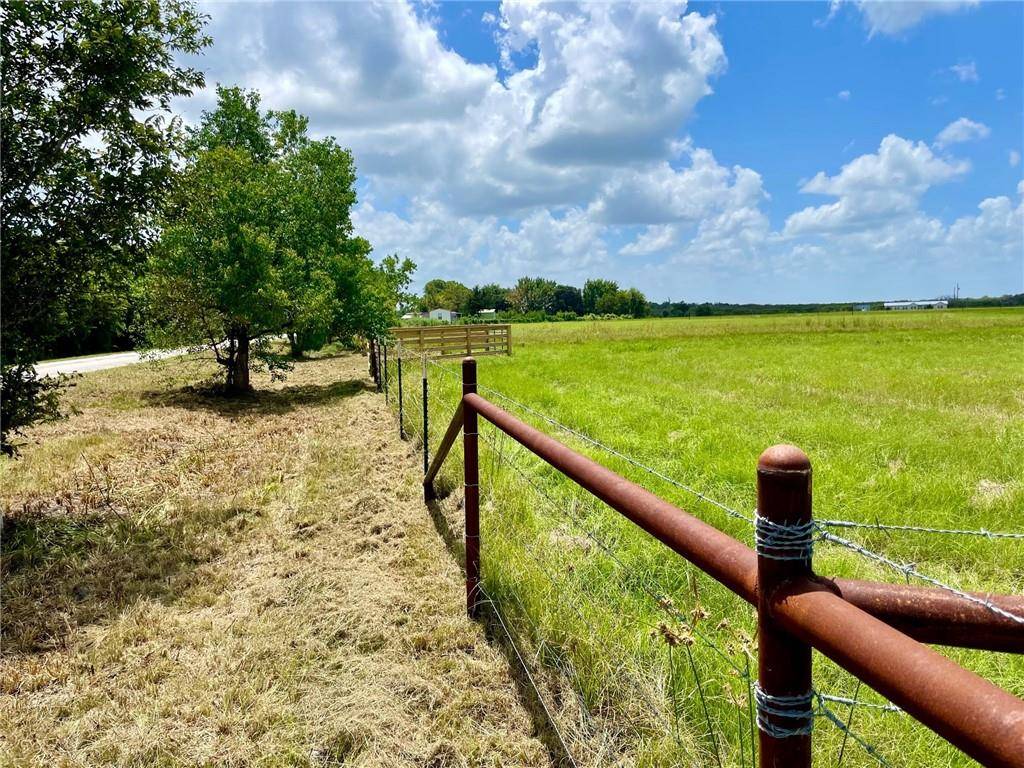 813 Oil Field RD, Bellville, TX 77418