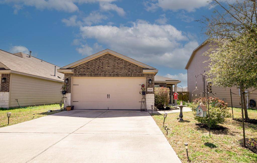 1525 Treeta TRL, Kyle, TX 78640