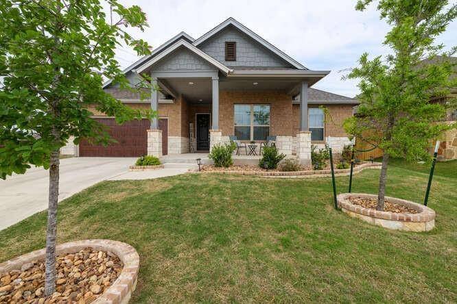1208 Knowles DR, Hutto, TX 78634