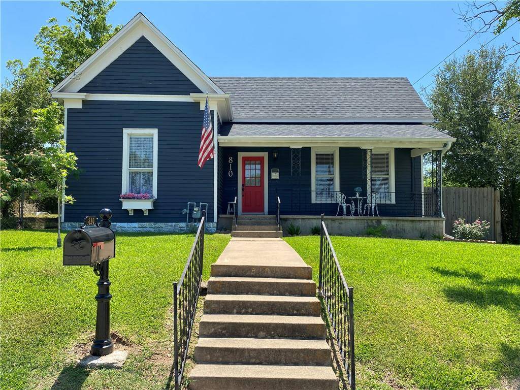 810 N Ellis ST, Giddings, TX 78942