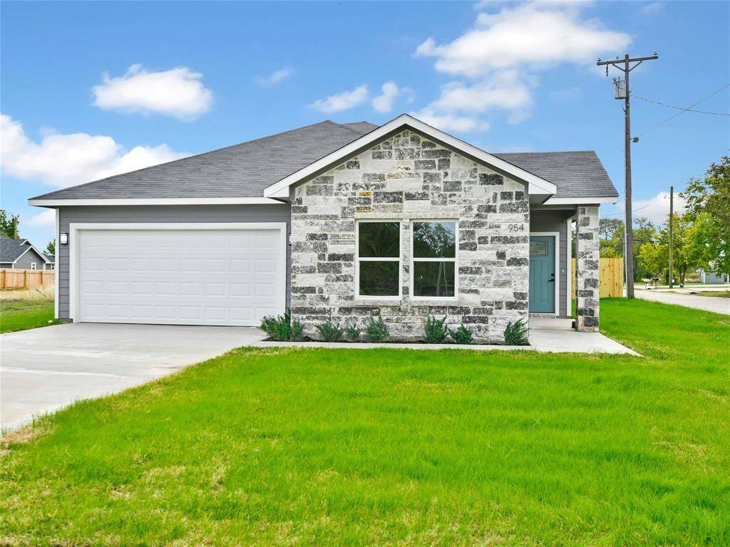 954 E Salty ST, Thorndale, TX 76577