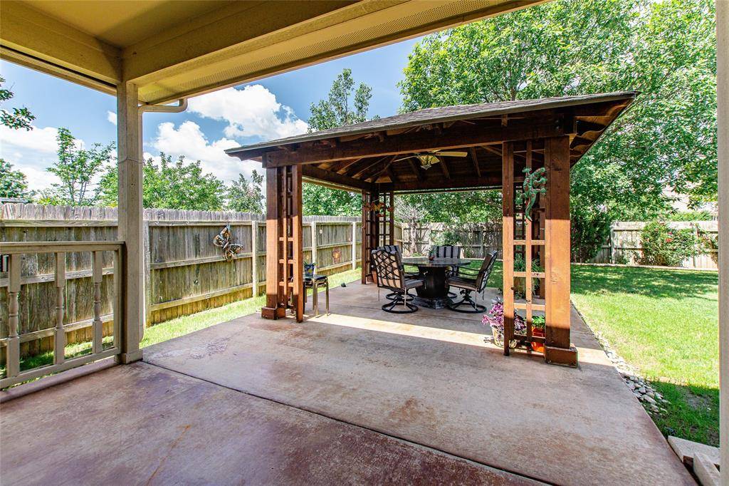 204 Brickyard LN, Jarrell, TX 76537