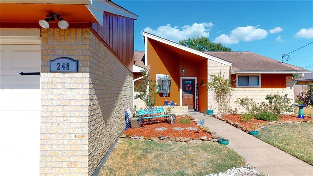248 Gruetzner DR, Giddings, TX 78942
