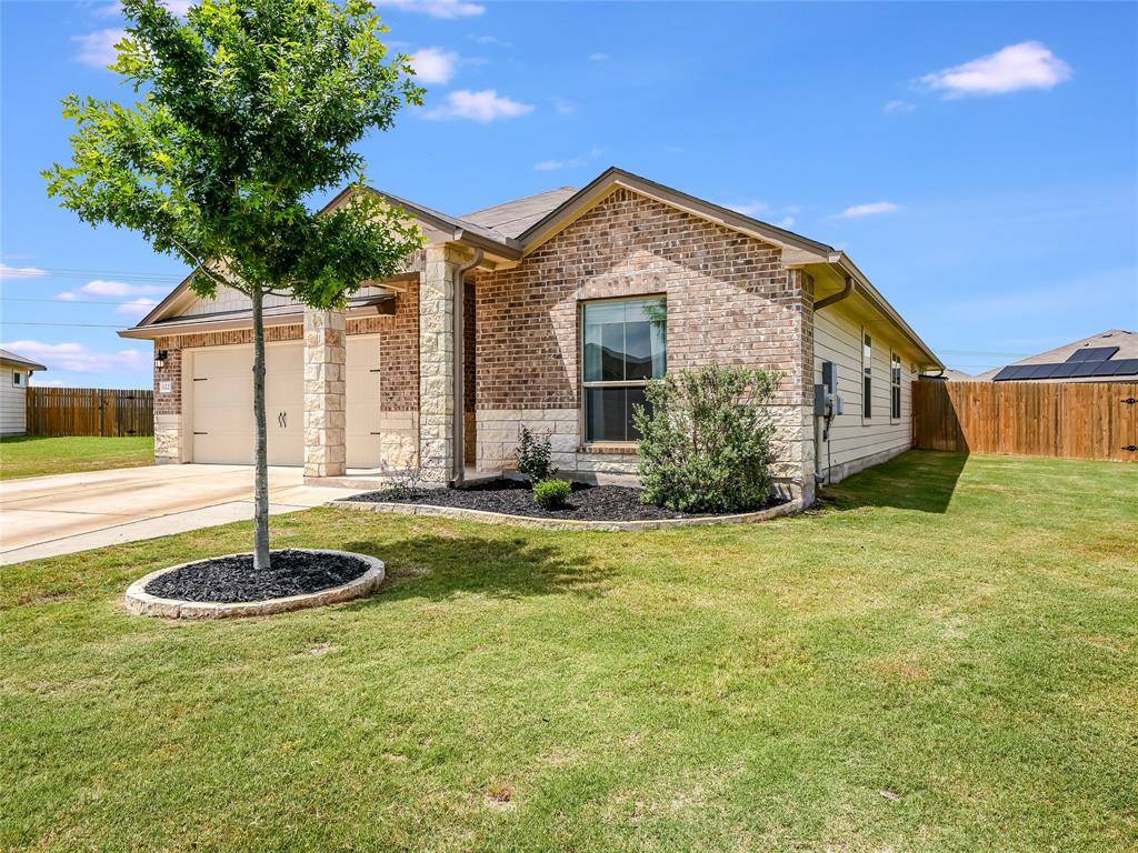 122 Lillian DR, Taylor, TX 76574