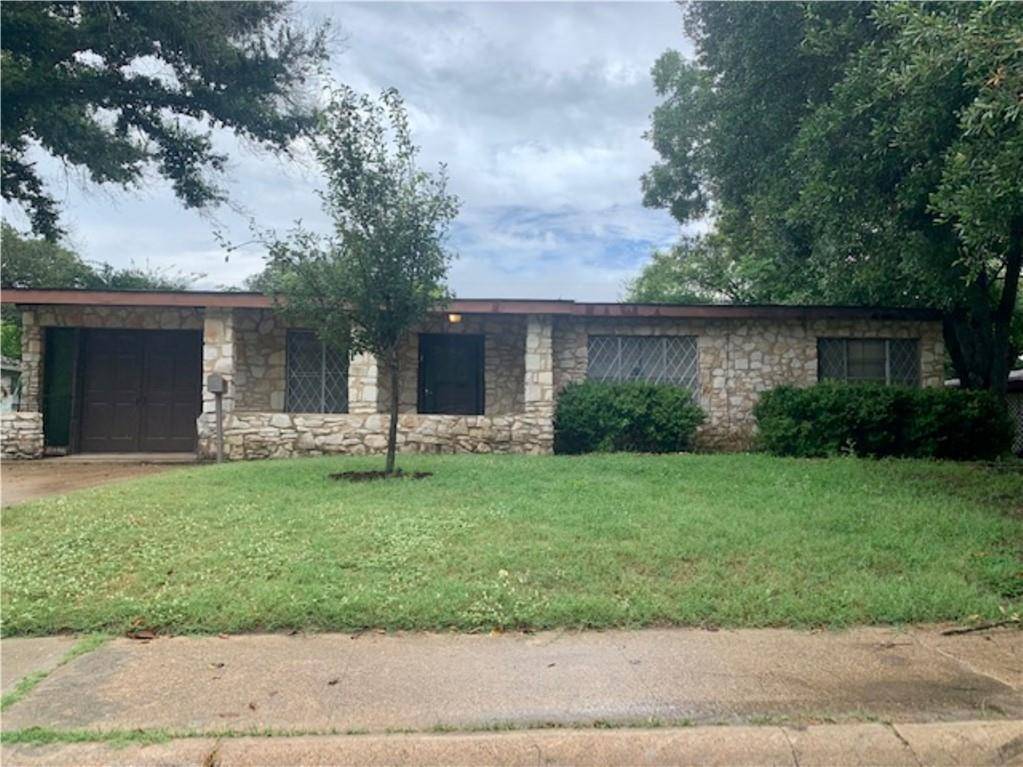 1304 Highland Ave, Rockdale, TX 76567