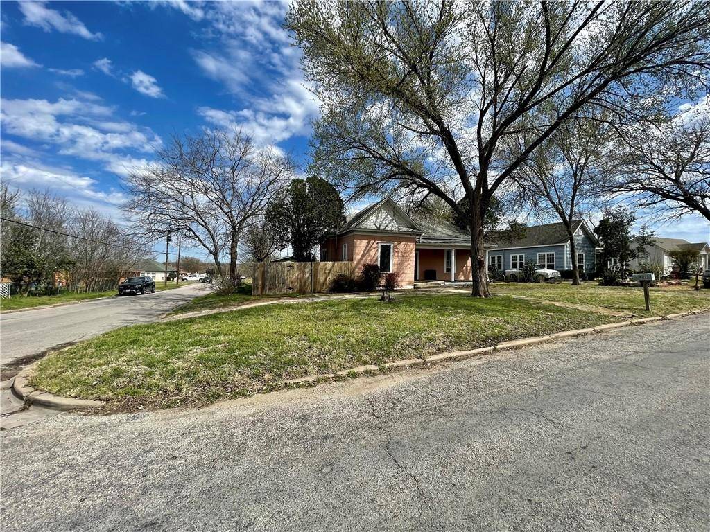 620 Washburn ST, Taylor, TX 76574