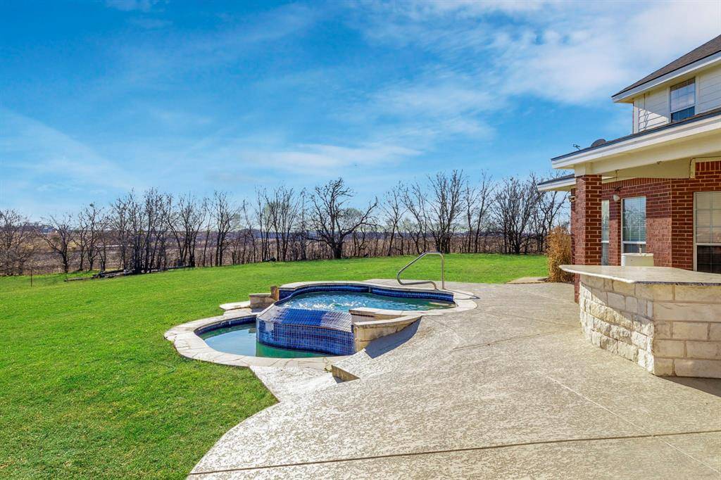 400 County Road 369, Taylor, TX 76574
