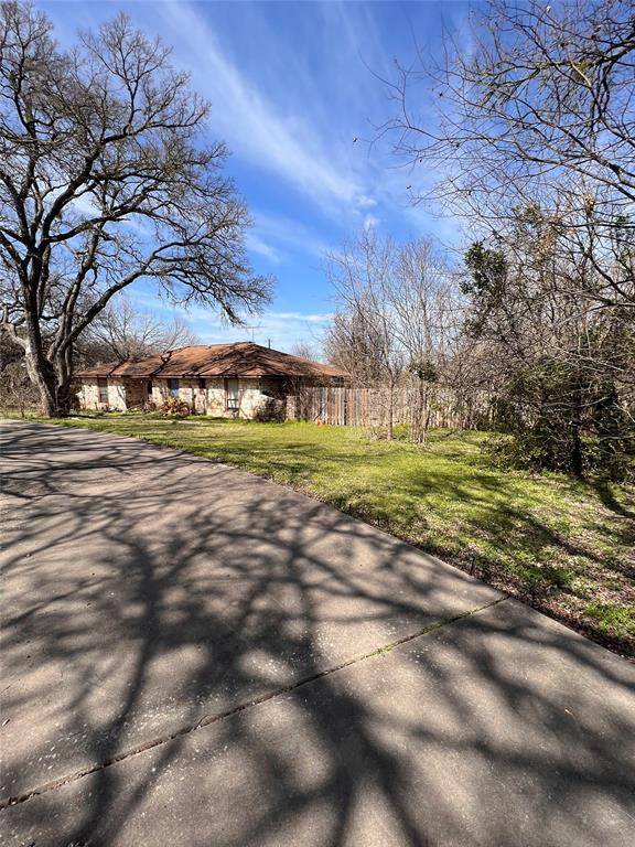 121 Phalarope DR, Buda, TX 78610