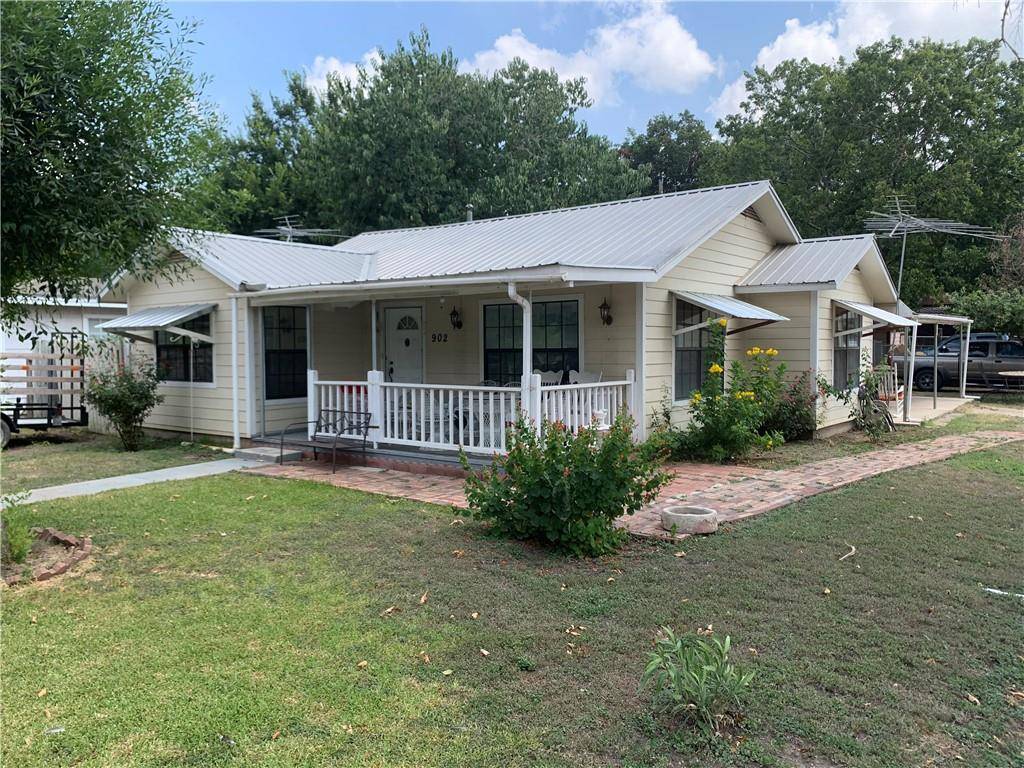 902 Hackberry ST, Taylor, TX 76574