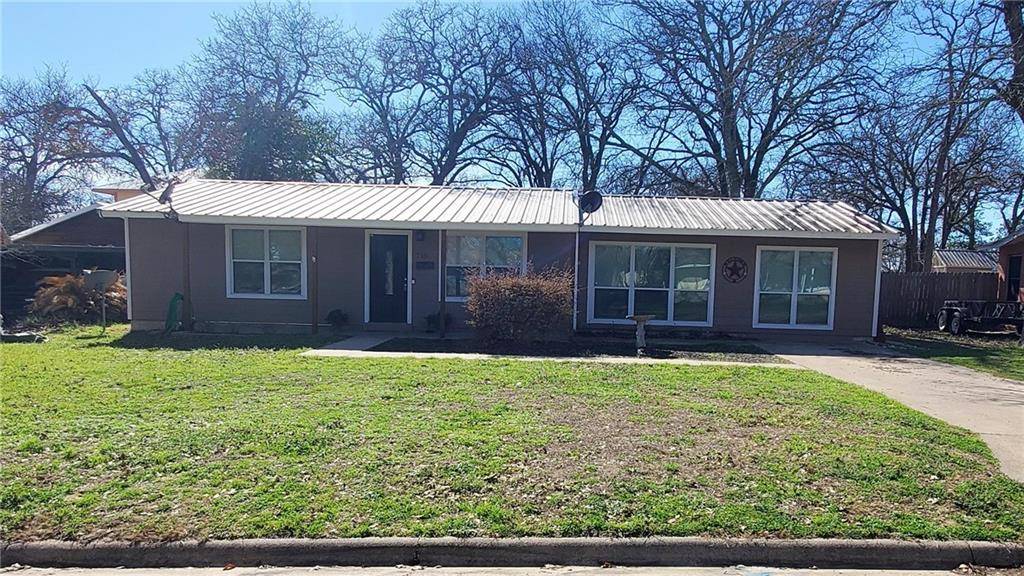 715 Vogel Ave, Rockdale, TX 76567