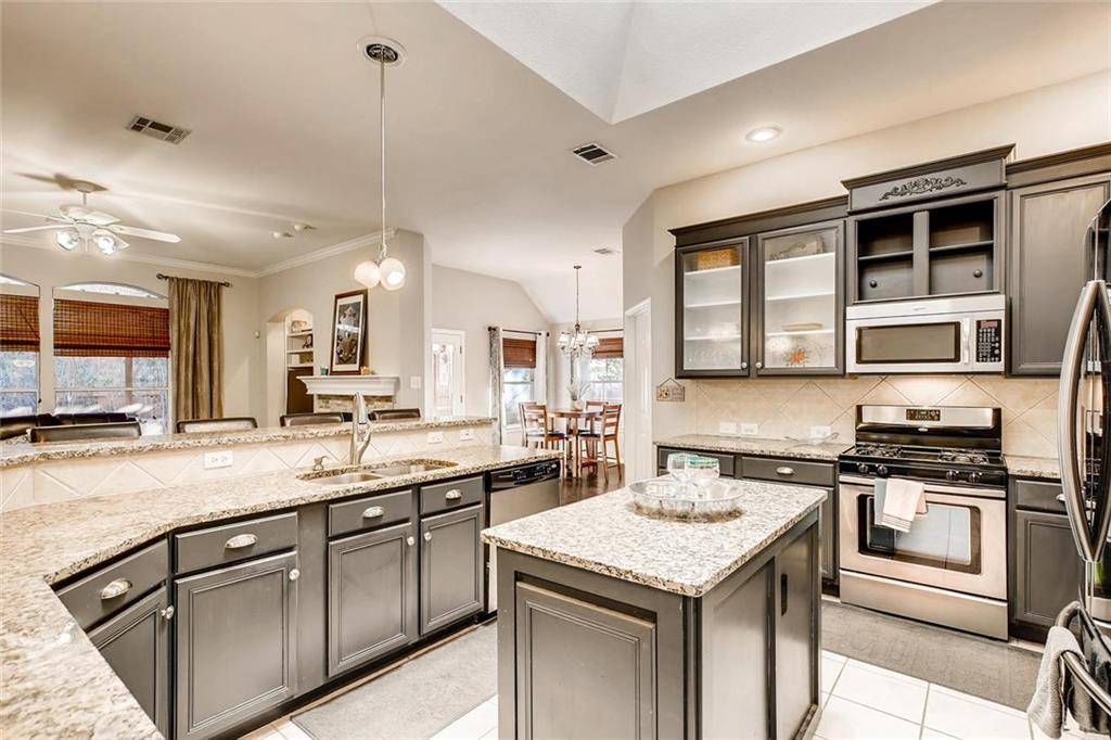 7205 W Magic Mountain LN, Round Rock, TX 78681