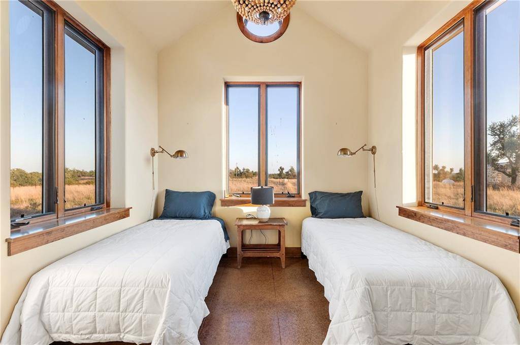 101 Zufrieden Berg WAY, Fredericksburg, TX 78624